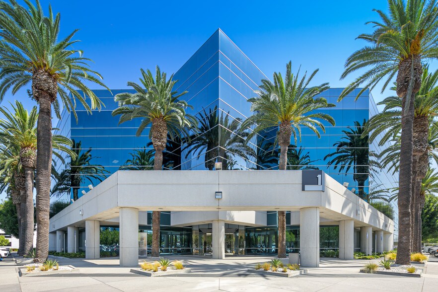 More Photos Of 1 Centerpointe Dr, La Palma Office For Lease