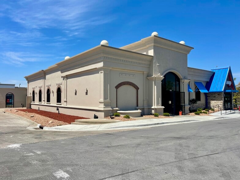 More Photos Of 8541 NW Prairie View Rd, Kansas City Restaurant For Lease