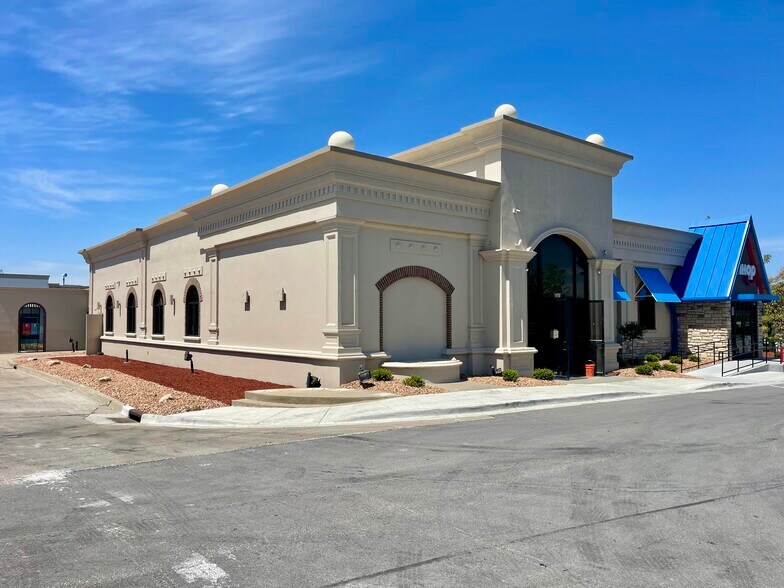 More Photos Of 8541 NW Prairie View Rd, Kansas City Restaurant For Lease