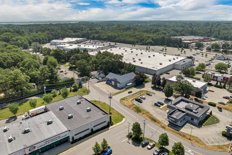 More Photos Of 14 Boynton Ln, Seabrook General Retail For Sale