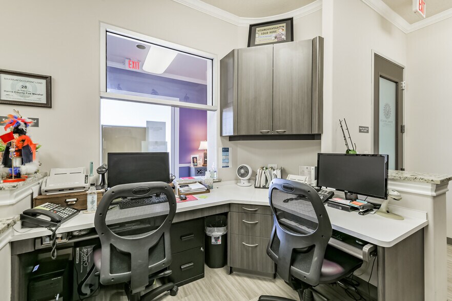 More Photos Of 11439 Spring Cypress Rd, Tomball Medical For Sale