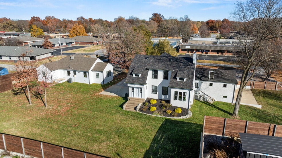 More Photos Of 2049 S Brentwood Blvd, Springfield Office For Sale