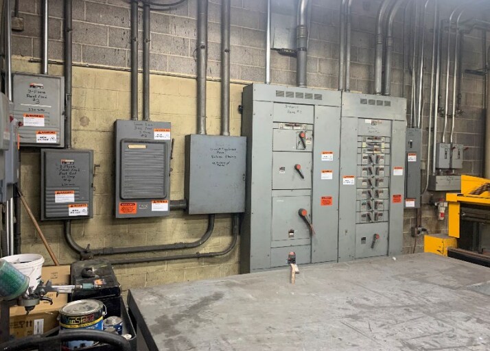 More Photos Of 524 Clark Ave, Kirkwood Warehouse For Lease
