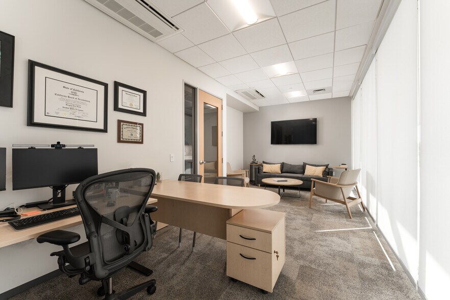 More Photos Of 130 Robin Hill Rd, Goleta Loft Creative Space For Lease