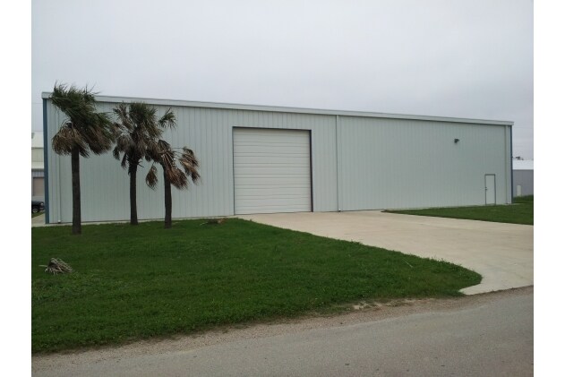 More Photos Of 7529 Blimp Base Rd, Hitchcock Warehouse For Lease