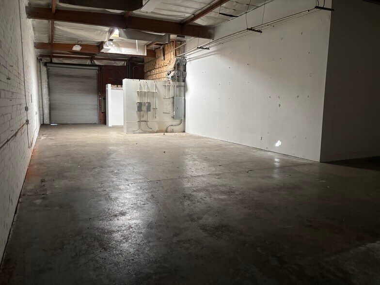 More Photos Of 12820 S Western Ave, Gardena Warehouse For Lease