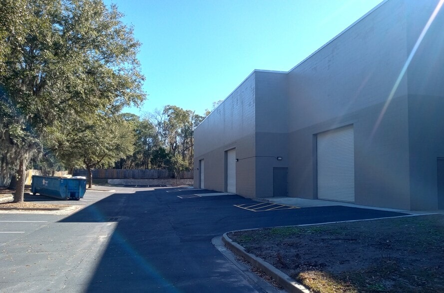 More Photos Of 1132 Shawnee St, Savannah Flex For Lease