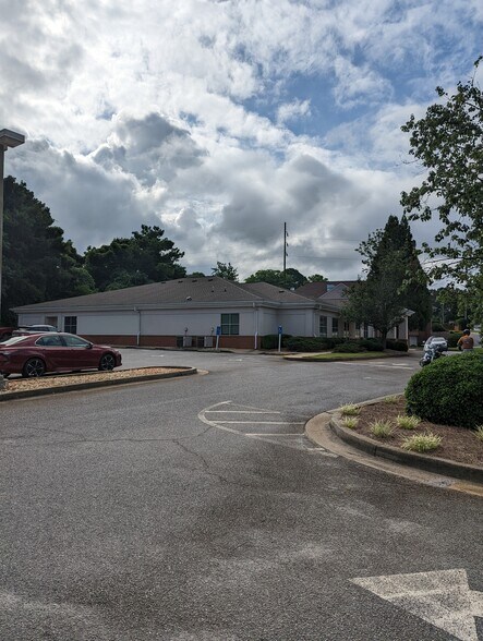 More Photos Of 120 Hawthorne Park, Athens Medical For Sale
