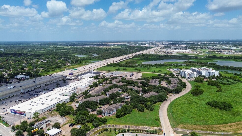 More Photos Of 1411 W Main St, League City Schools For Sale