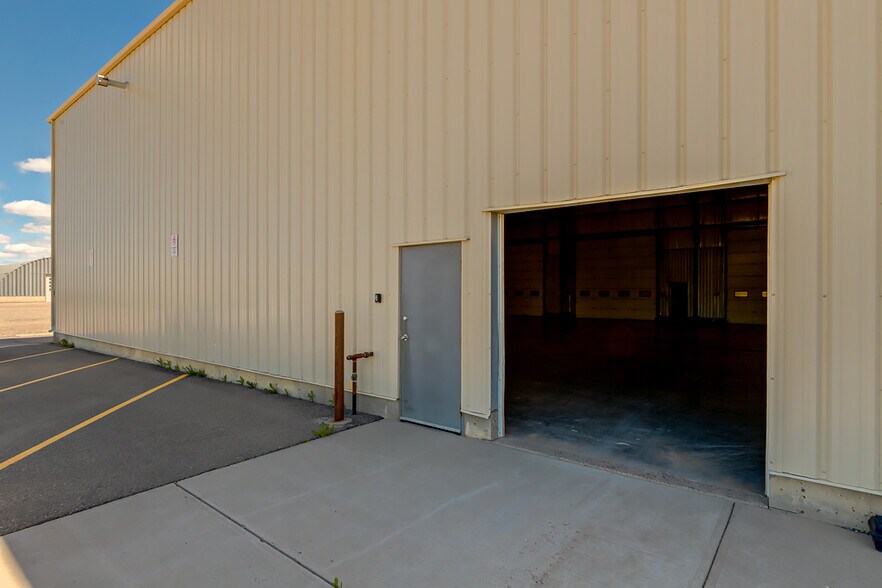 More Photos Of 4309 8th Ave, Lethbridge Warehouse For Lease