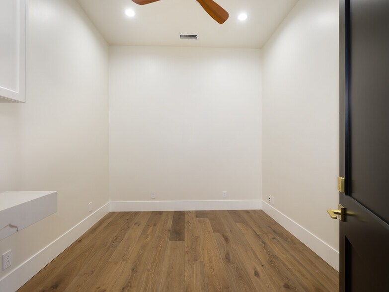 More Photos Of 1427 W 8th St, San Pedro Coworking Space