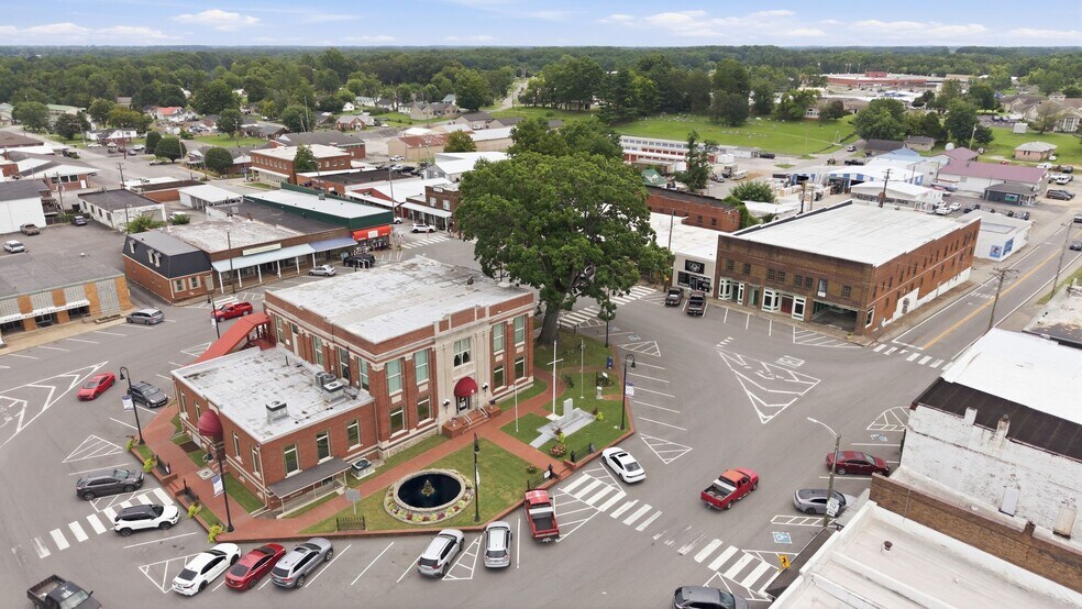 More Photos Of 1 Public Square Red Boiling Springs Sq, Lafayette Showroom For Sale