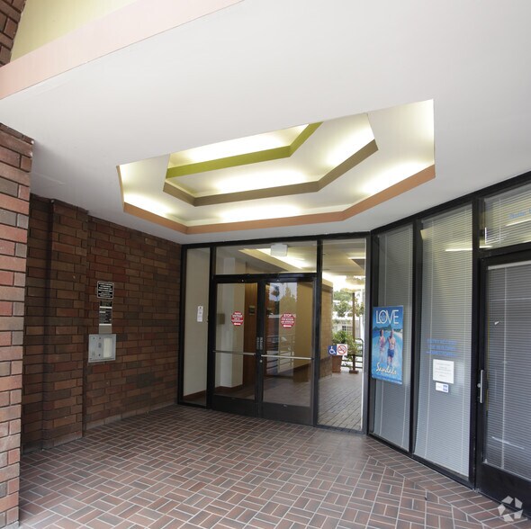 More Photos Of 14546 Hamlin St, Van Nuys Office For Lease