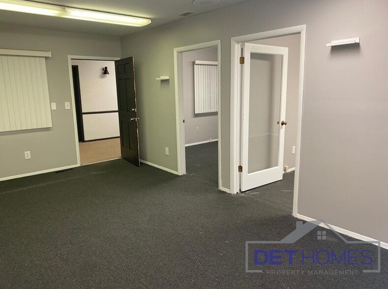 More Photos Of 17200 W 10 Mile Rd, Southfield Office For Lease