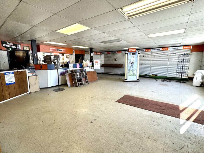 More Photos Of 1306 Main St, Sanford Storefront For Sale