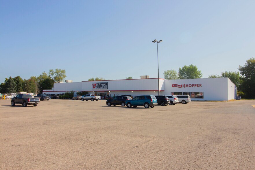 More Photos Of 301 N Us Highway 131, Three Rivers Freestanding For Sale