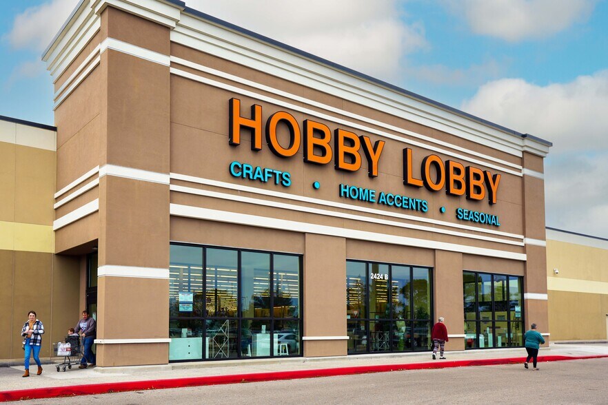 More Photos Of 2424 Manhattan Blvd, Harvey Freestanding For Lease