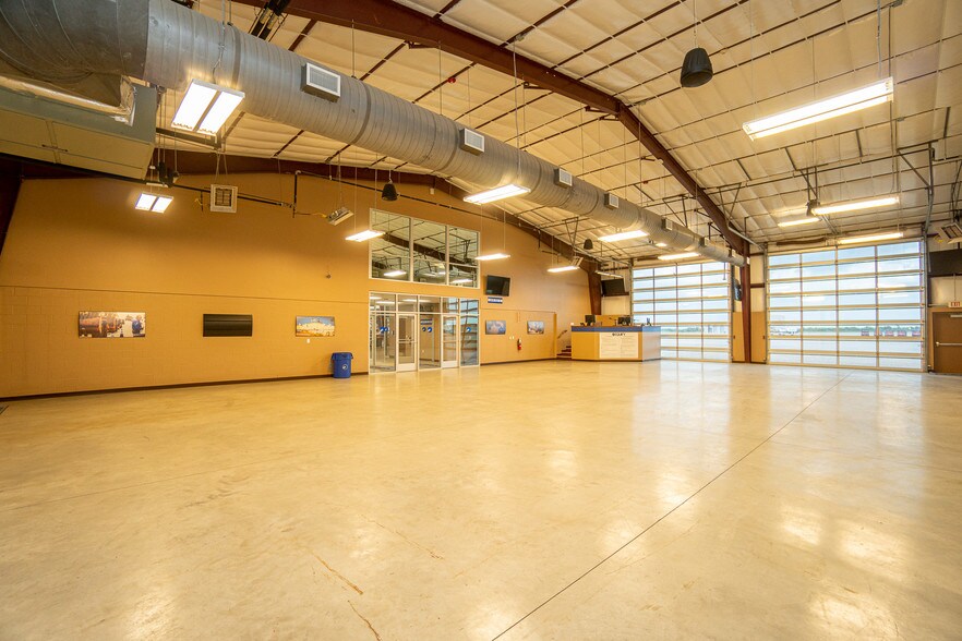 More Photos Of 7044 Interstate 10, Sealy Distribution For Sale