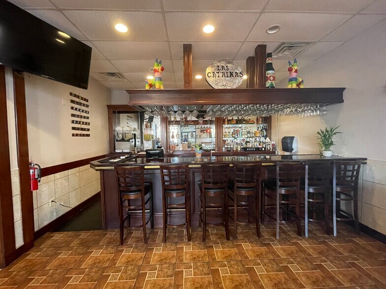 More Photos Of 2330 N Maize Rd, Wichita Storefront Retail Office For Lease