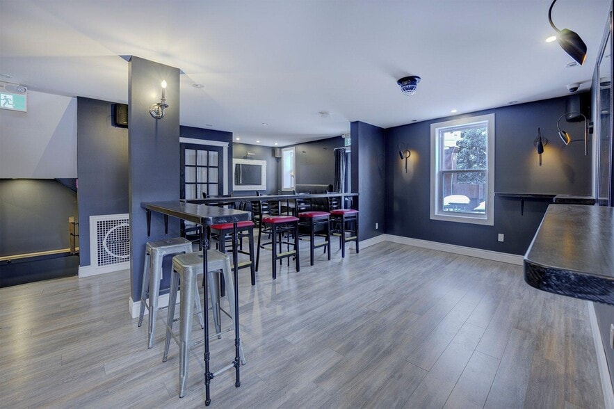 More Photos Of 138 Rue Wellington, Gatineau Storefront Retail Residential For Sale