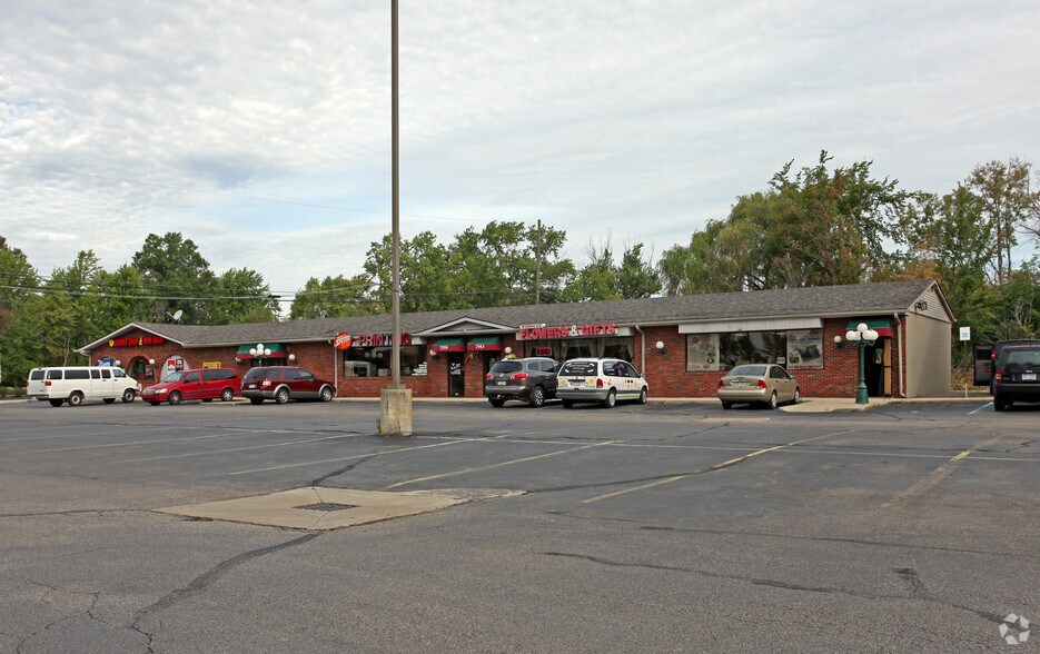More Photos Of 7555-7575 Merriman Rd, Romulus Unknown For Lease