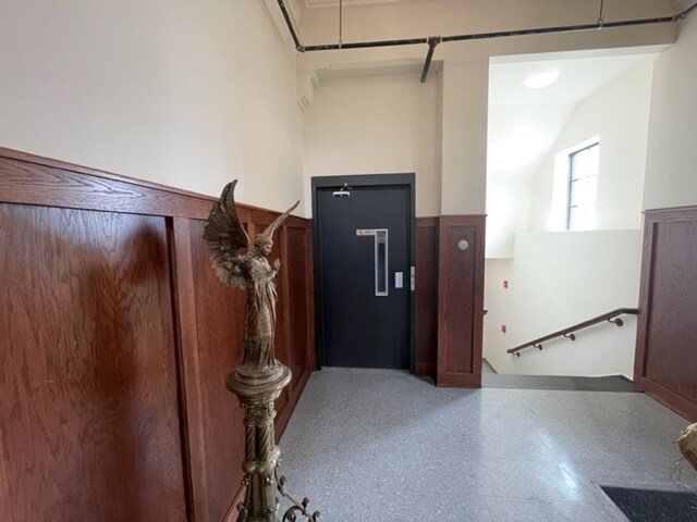 Primary Photo Of 1351 Northern Blvd, Manhasset Specialty For Lease