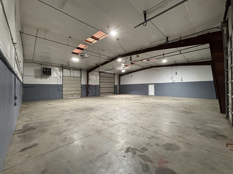 More Photos Of 673 Sandy Springs Rd, Piedmont Warehouse For Lease