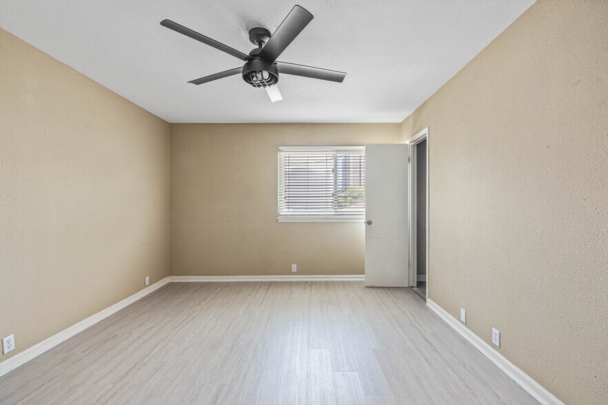 More Photos Of 525 11th St, Galveston Apartments For Sale