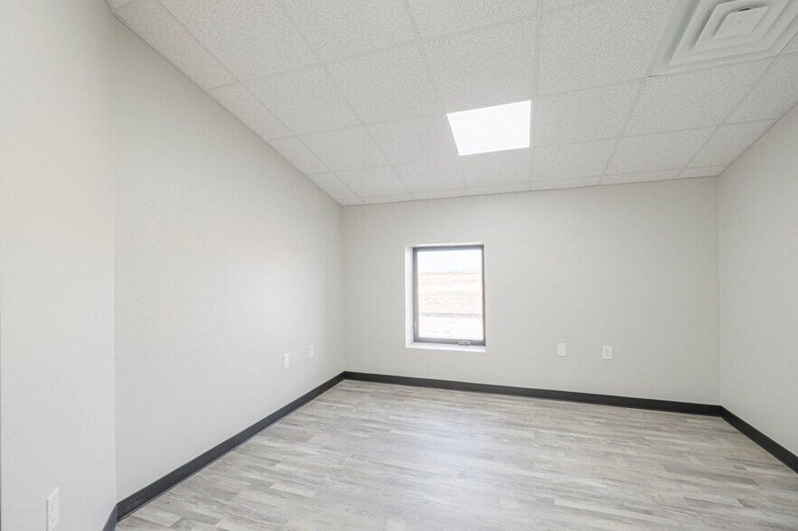 More Photos Of 5261 W Murphy St, Odessa Industrial For Lease