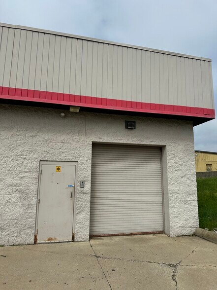 More Photos Of 976 W 4th St, Mansfield Freestanding For Lease