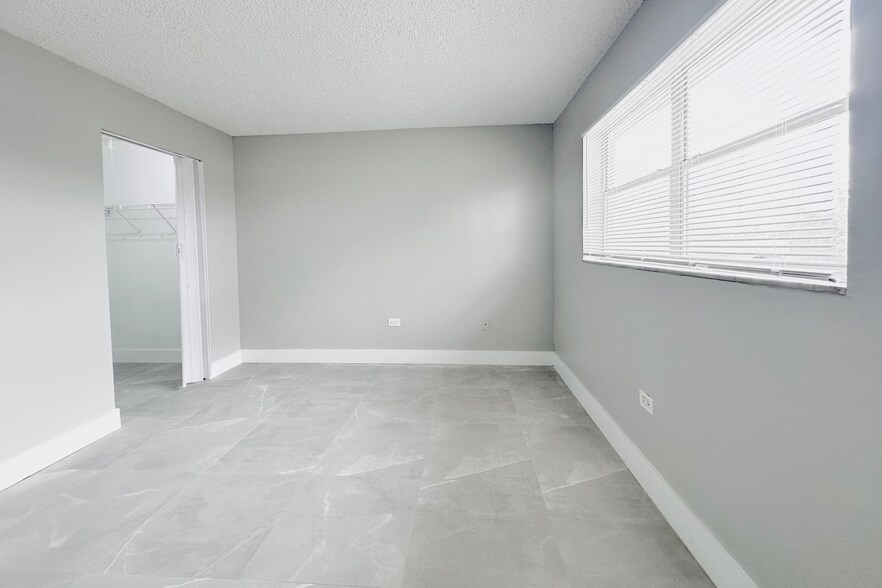 More Photos Of 999 W Prospect Rd, Oakland Park Apartments For Sale