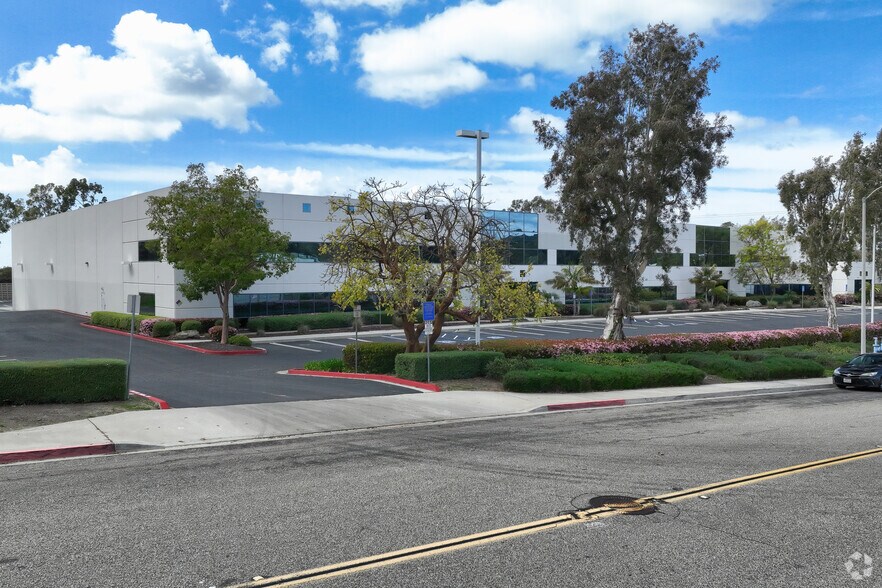 More Photos Of 16990 Goldentop Rd, San Diego Research And Development For Lease