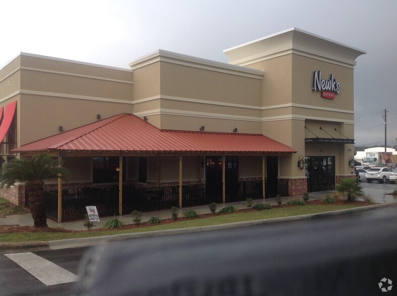 Primary Photo Of 5060 Bayou Blvd, Pensacola Restaurant For Sale