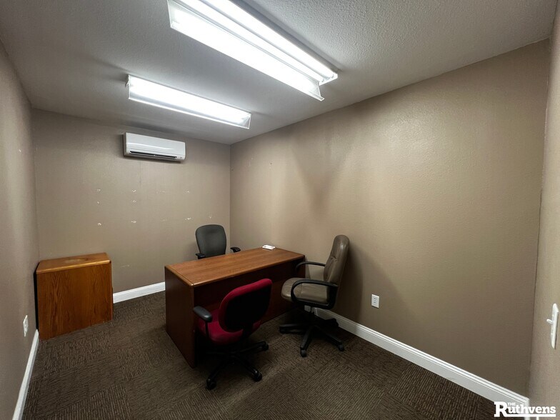 More Photos Of 5605 Commercial Blvd, Winter Haven Warehouse For Lease