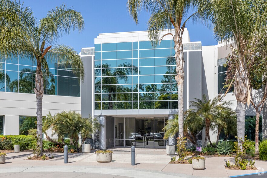 More Photos Of 6005 Hidden Valley Rd, Carlsbad Office For Lease