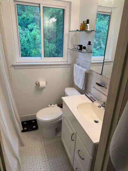 More Photos Of 1518 Parkway, Austin Multifamily For Sale