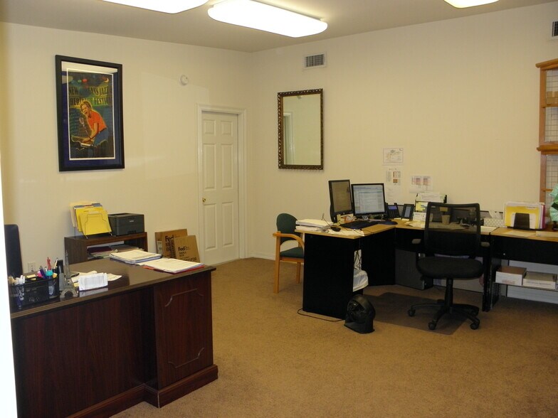 More Photos Of 1710 Orleans St, Mandeville Office For Sale