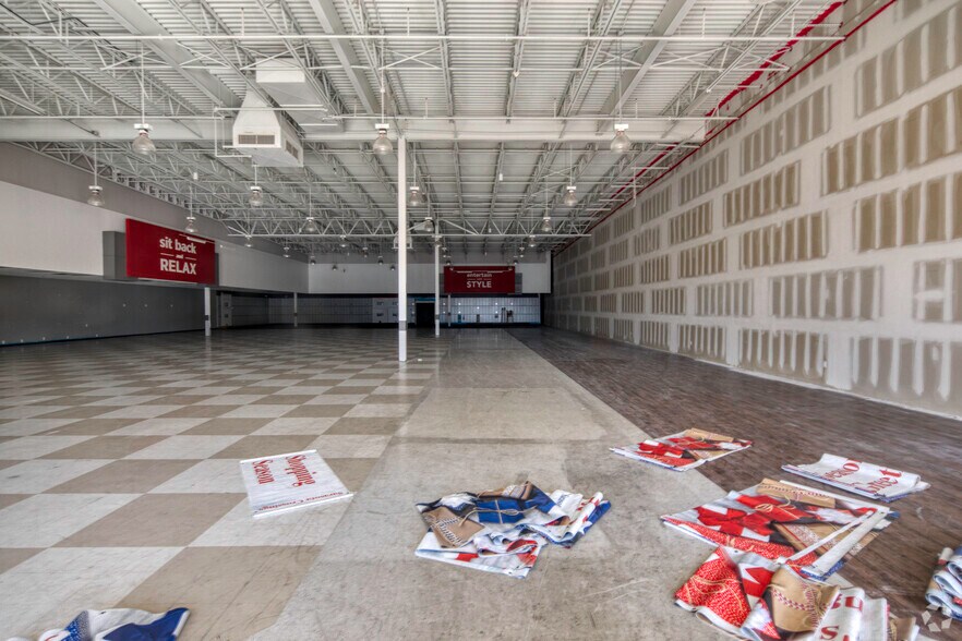 More Photos Of 5301-5553 Fruitville Rd, Sarasota Unknown For Lease