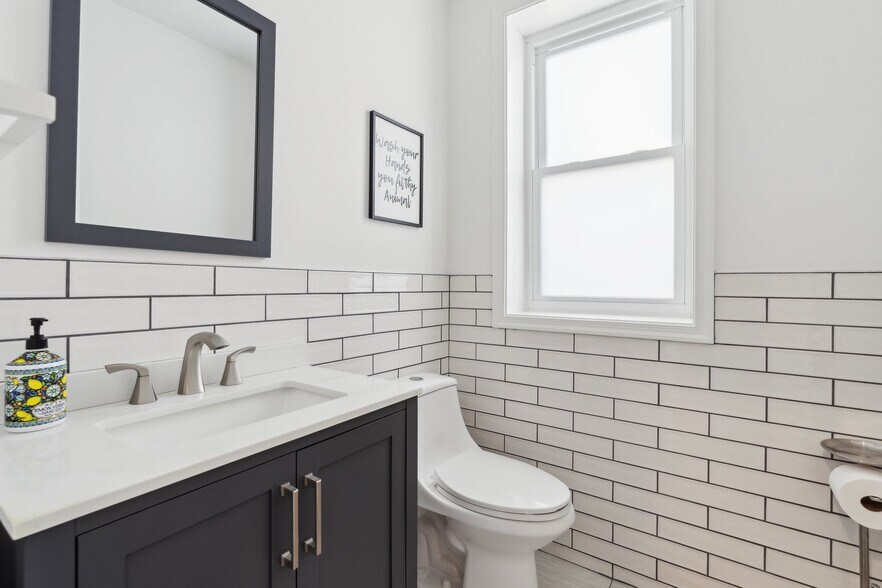 More Photos Of 2939 W Marshall St, Richmond Office For Lease