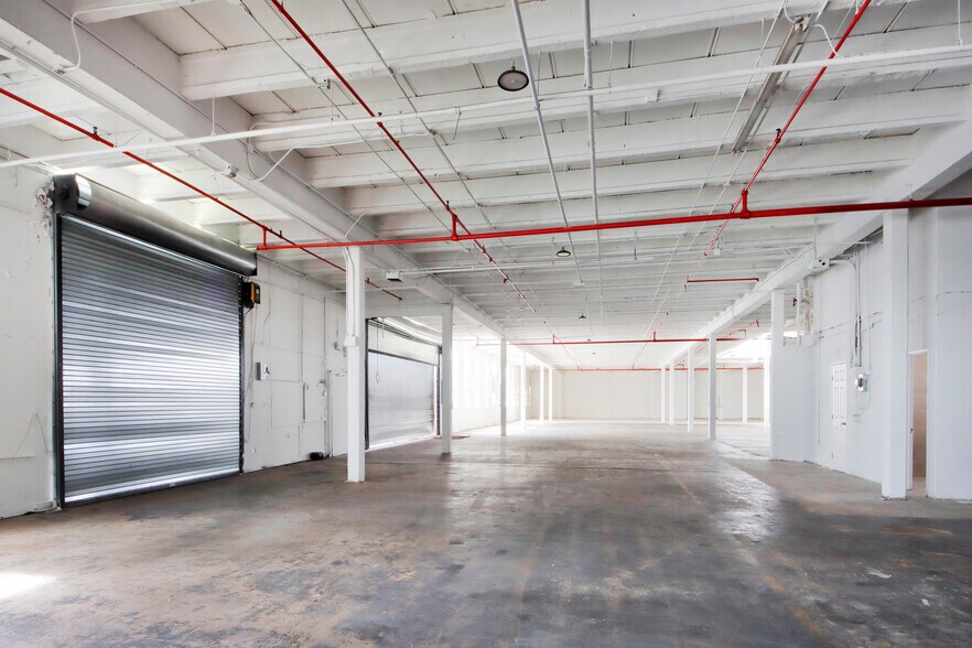 More Photos Of 6721 NW 36th Ave, Miami Distribution For Lease