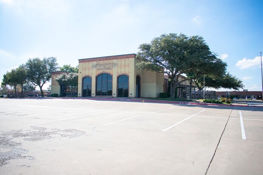 More Photos Of 1801 N Plano Rd, Richardson Specialty For Lease