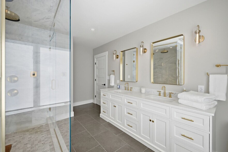 More Photos Of 443 Walnut St, Sewickley Flex For Sale