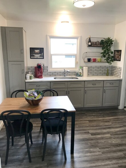 More Photos Of 235 Salem Heights Ave SE, Salem Medical For Sale