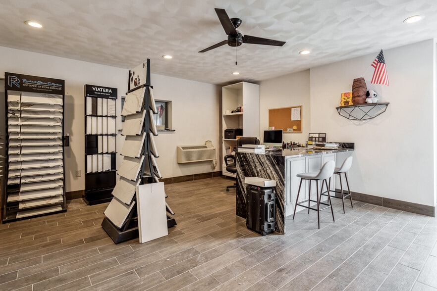 More Photos Of 208-210 Kishwaukee St, Rockford Light Distribution For Sale