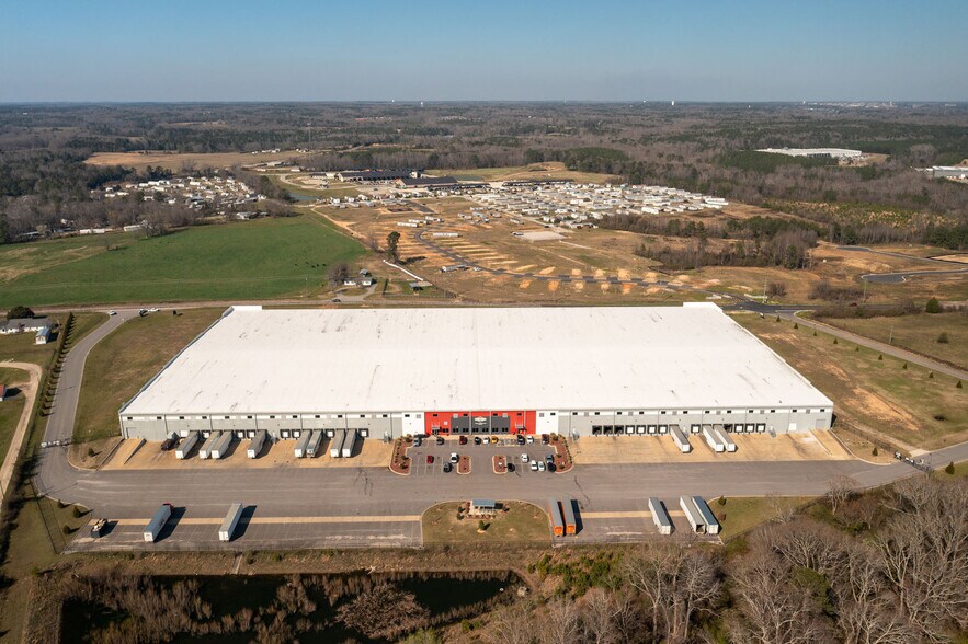 More Photos Of 3100 Beehive Rd, Auburn Distribution For Lease