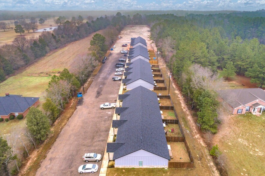 Primary Photo Of 4074 County Road 152 W, Bullard Apartments For Sale