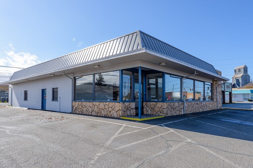 More Photos Of 445 W Washington St, Sequim Freestanding For Lease