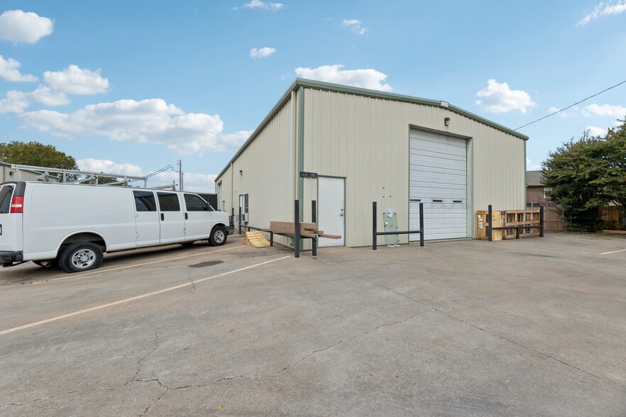 More Photos Of 395 W K Pl, Jenks Service For Sale