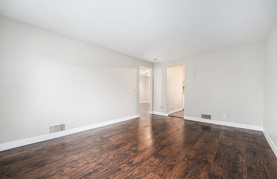 More Photos Of 1143 Akron St, Aurora Apartments For Sale