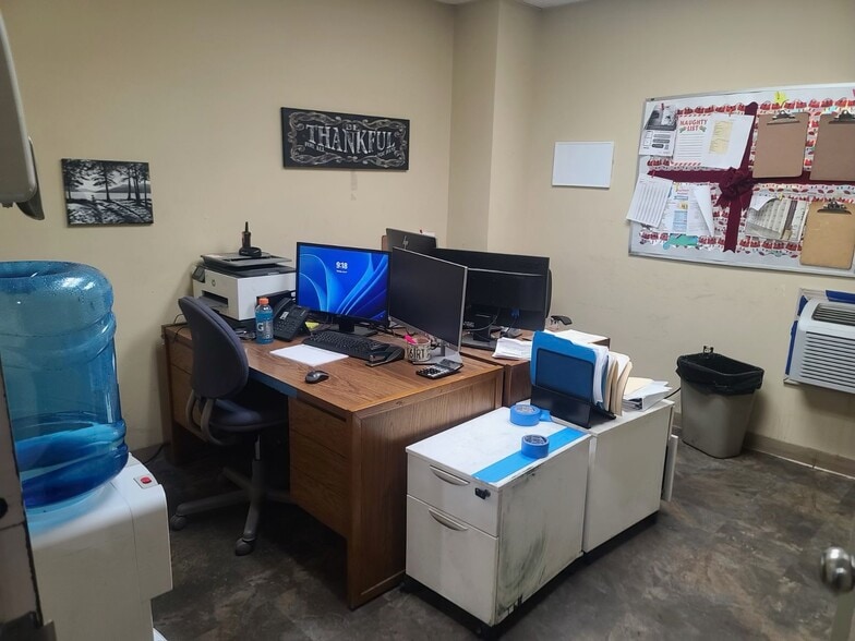 More Photos Of 741 Wellman Rd, Darlington Warehouse For Lease